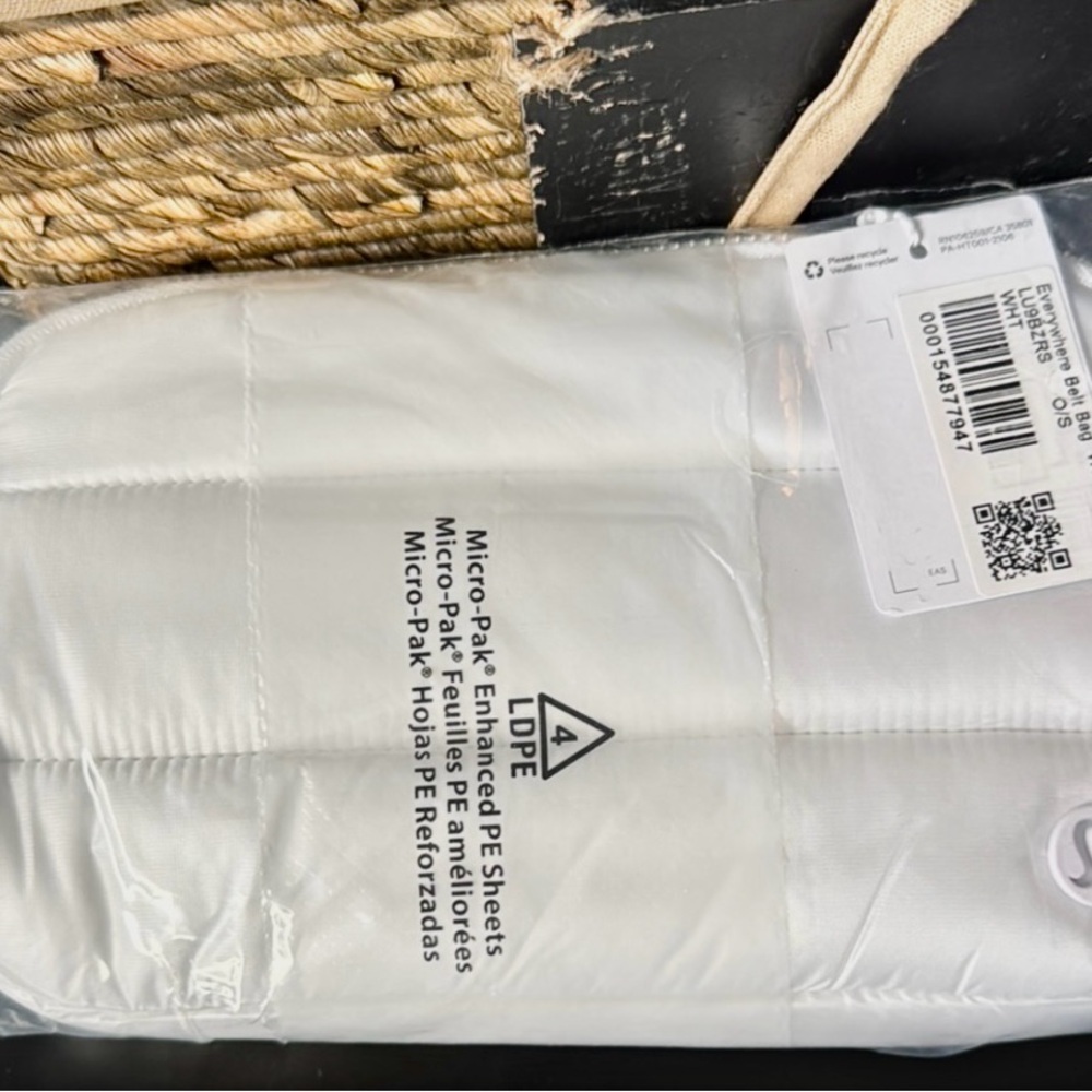 Lululemon Athletica White Quilted Bag ✨CROSSBODY BAG ✨ - Picture 6 of 7